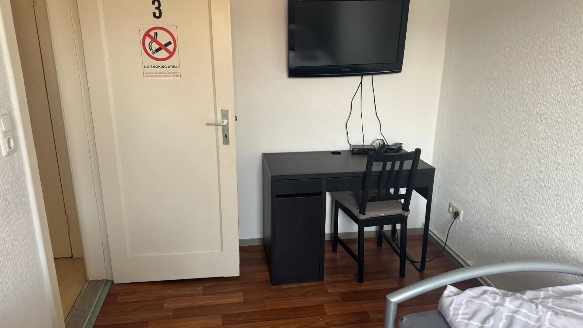 Ruhige 3-Zimmerwohnung Im Norden Bremens Fuer Monteure Und Geschaeftsreisende Pm 35 Og 0*, BRE ドイツ